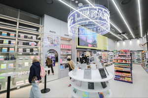 덕질 필수템 파는 유통업계, K팝 아이돌 팬심 공략