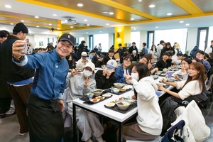 한양대, 이연복 셰프와 ‘천원의 아침밥’ 행사 펼쳐