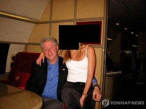 美 정재계 ‘판도라의 상자’ 열렸다···엡스타인 문건 첫 공개