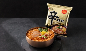 40주년 맞아 신라면 골드 내놓는 농심…“닭 육수로 굳히기”