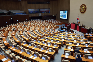 ‘가짜뉴스’ 징벌적 손배 현실화…정보통신망법 개정안 국회 통과
