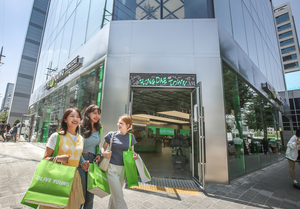 [2025 패션·뷰티·관광 결산] 올리브영·무신사, ‘케데헌’과 함께 날았다