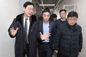 정명근 화성시장, 김성환 기후부장관과 ‘플라스틱 재활용 업체’ 현장 방문 진행