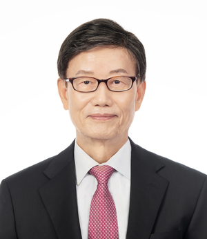 [신년사] 윤진식 무협 회장 “앞길 분명하지 않으면 방향 정하고 과감히 달려야”