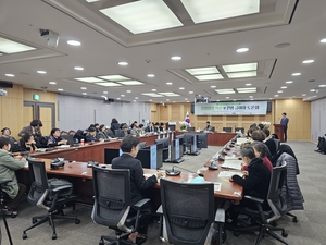 “간호사 갈아넣는 요약병원 간병지원 사업...인력구조개편 절실”