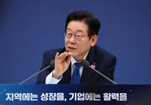 李 대통령 “천하의 도둑놈 심보”…이학재 또 작심 질타