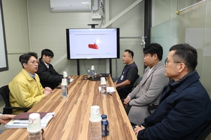 국토부도 압박…홍지선 2차관, 쿠팡 물류센터 찾아 “위법 사항 엄중 조치”