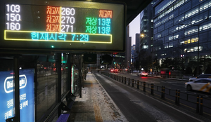 빙판길에 ‘발 묶인 출근길’…서울 버스 전면파업에 교통혼잡