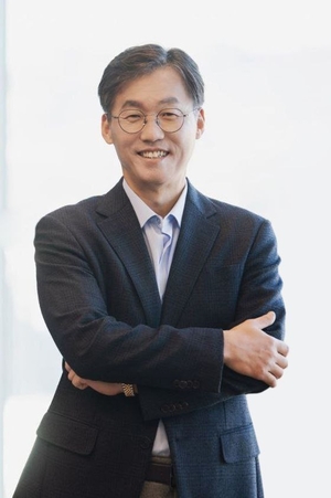 [케이뱅크 전력투구] 최우형 행장의 시간…상장은 카운트다운, 연임은 대기