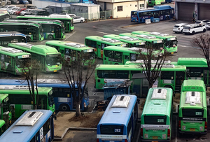 시민 발 묶은 버스파업에 ‘준공영제’ 도마…“사업주 배만 불린다”