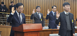 [포토 뉴스] 증인 선서하는 김윤덕 국토교통부 장관