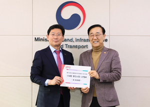 이상일, 김윤덕 국토부 장관에게 반도체 국가산단 이전 반대 서명부 전달