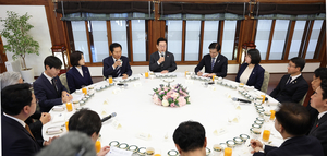 “업드려 빌라”던 李 대통령, 국회 입법 설득 본격화