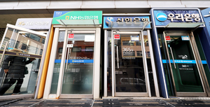 “현금 찾기 어렵네”…전국 은행 ATM, 3만대 아래로