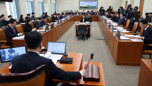 [이원희의 기후兵法] 소관 상임위 넘은 재생에너지 이격거리 완화 법…계통·시장 3박자 갖춰야