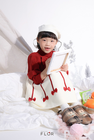 플로르방송제작사, 겨울 화보 공개...모델 정아나율·정주로와 ‘겨울 실내서 만난 아이의 자연스러운 하루’