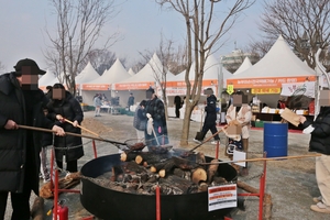공주 군밤축제·밤산업 박람회 폐막 ‘5일간 34만명 방문’...부여군, 로컬푸드 관외 판로 확대 본격화