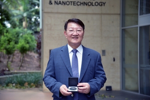 카이스트 이상엽 특훈교수, 호주 퀸즐랜드대 중개연구상 수상 “연구성과 산업 연결 공로”