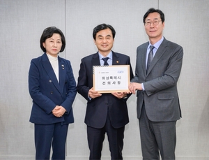 정명근 화성시장, 안규백 국방부장관 면담...“수원군공항 이전 관련 현안·정책 의견 전달”