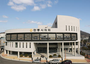 “공직 중립 흔들려선 안 된다”…안동시의회, 잇단 의혹에 원칙 강조