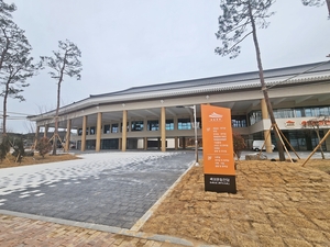 공주 백제문화전당 27일 개관…비단뜰 전시장·290석 공연장 갖춰