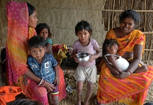 [기후 리포트] 기온 오르니 男兒 출생률 감소…“기후변화, 미래 인구구조 영향”