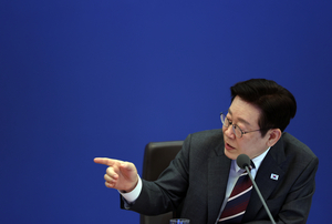 李 대통령·구 부총리 “다주택자 중과세 유예 철폐에 ‘아마’는 없다”