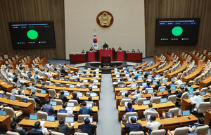 태양광 이격거리 규제 풀린다…재생에너지 규제 완화 법안 통과