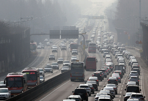 [고속도로 교통상황] 부산→서울 최대 10시간…시작된 ‘귀경길 전쟁’