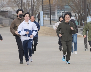 오세훈 겨냥하는 박주민…“러닝으로 한강버스와 대결”