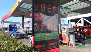 [미-이란 전쟁] 경유＞휘발유 ‘가격 역전’…중동 정유설비 타격에 多소비 경유 ‘껑충’