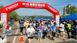 봄기운 완연…근력 약해진 상태서 달리기 부상 조심해야