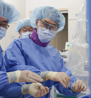 대동맥판막협착증, 비수술적 ‘TAVI 시술’로 돌연사 막는다