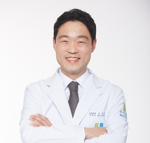 한 구멍으로 양쪽 디스크 탈출증 같이 치료한다