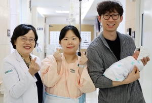 “저도 제 아기도 김영주 교수님이 받아주셨어요”