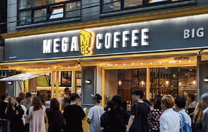 메가커피, 지난해 1800억 실탄 확보…늘어난 단기차입금은 과제