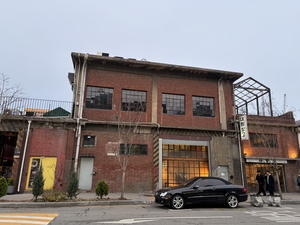 [송윤주의 부동산생태계] 용적률 400% 건물들에 밀려난 성수 벽돌건물 정체성