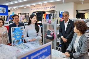 우리금융지주, 창립 25주년...‘남대문시장 특별전’ 열었다