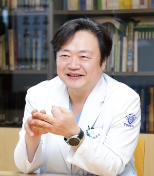 “도움 청할 사람 없는 구조적 고립↑…자살 막는 사회적 공동체 복원해야”