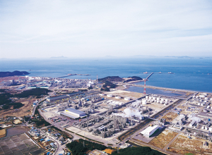 LG화학, BPA 사업 지분 매각 검토…범용 석화 재편 속도