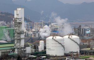 중동전쟁 상흔 남은 1분기…정유 ‘억지 미소’, 석화 ‘울상’