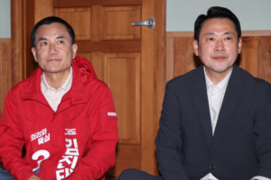 ‘고개 숙인’ 장동혁 vs ‘쓴소리한’ 김진태…눈도 안 마주쳤다