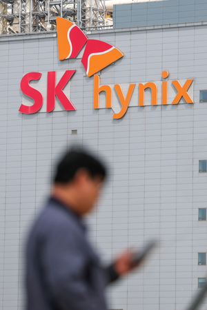 ‘12억’ SK하이닉스 성과급의 그림자…‘한국 無성장’ 경고한 외신 [이슈+]