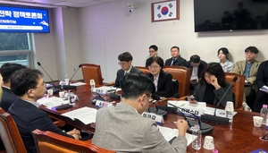 “고령층 백신접종률 높지만 예방효과 낮아…고효능 백신 확대해야”