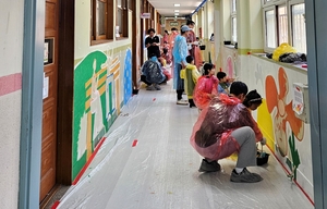 한국앤컴퍼니, 임직원 ‘벽화 그리기’ 봉사활동
