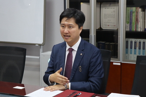 [인터뷰] 롯데 야구와 한동훈의 닮은 꼴…“불리해도 끝까지 간다”