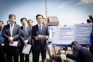 재개발 찾은 ‘정원오’ vs 골목 누빈 ‘오세훈’