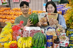 “봄인데 벌써 여름 과일이?” 유통업계, 수박 판매 시동