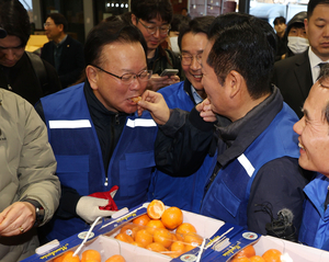 지선 60일 앞두고 ‘엇갈린’ 두 당…‘원팀’ 민주 vs ‘분열’ 국힘