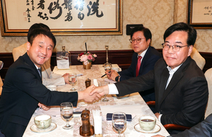 여야는 ‘오찬 회동’ vs 당 대표는 ‘미국행’… 엇갈린 정치권 행보